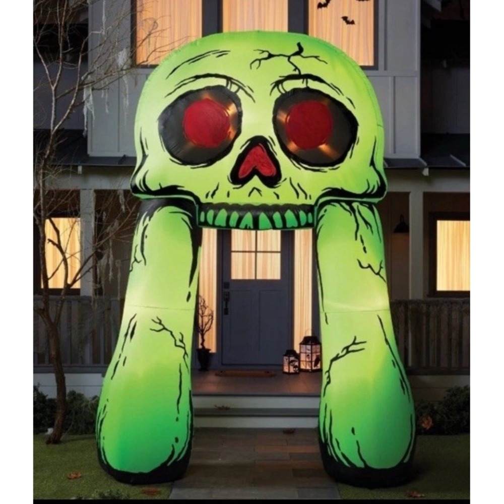 HalloweenSkull Archway Inflatable  11' LED Decoration from Hyde & EEK! No Box